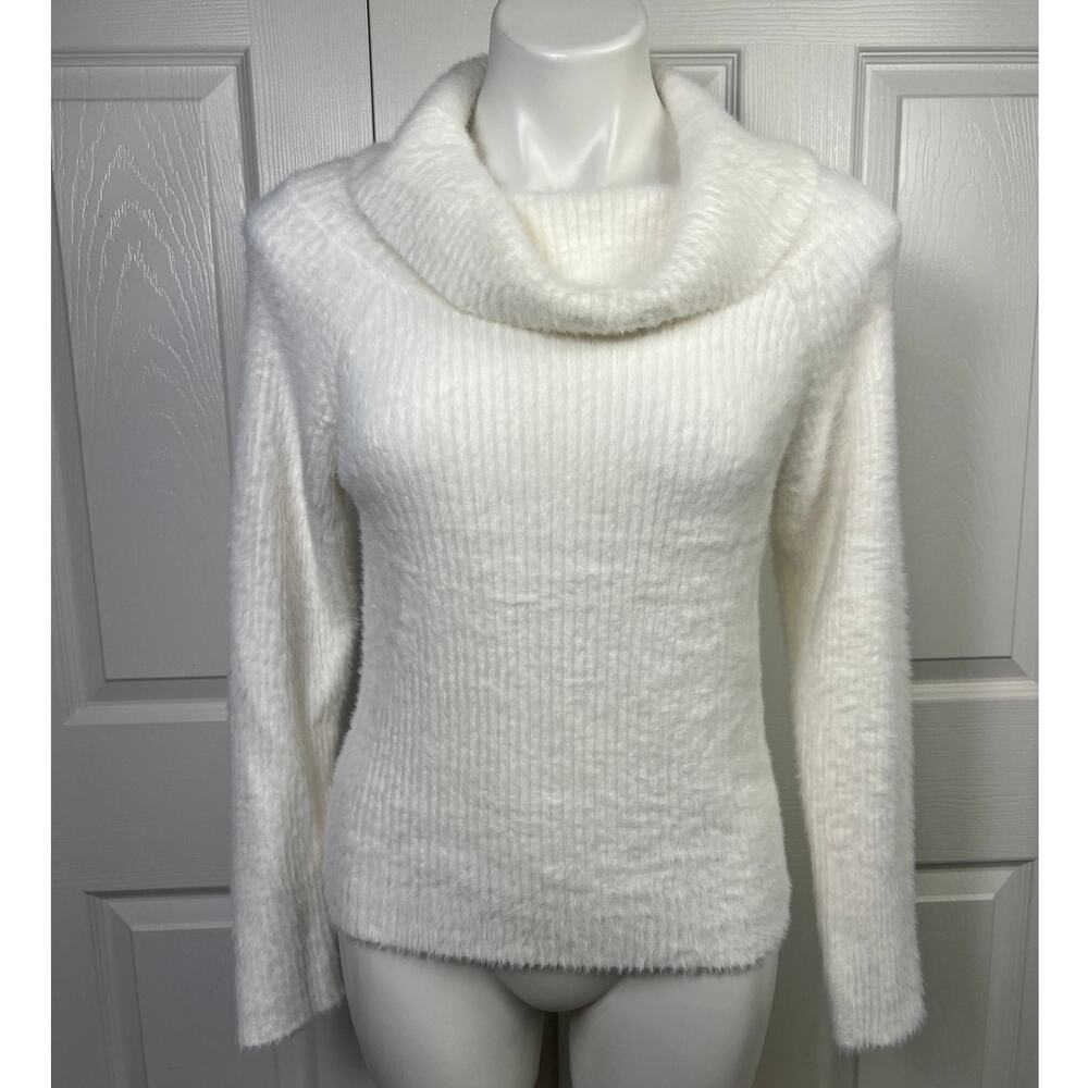 Major Label Group Junior Fuzzy White Sweater Size Extra Large Cowl Neck NWOT
